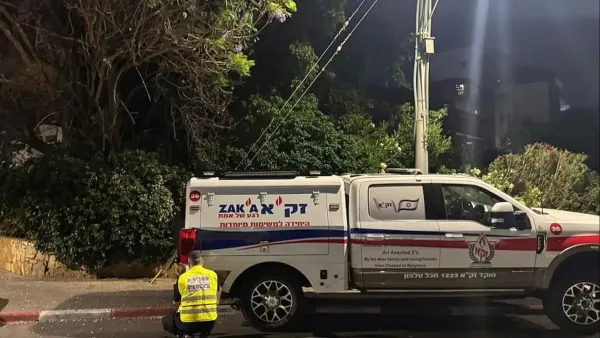 ניידת זק''א בזירת אירוע במושב בית הגדי לאחר התמוטטות גבר בן 51.