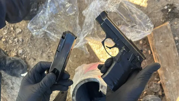 אקדחים, רימונים ותחמושת שנתפסו בפעילות משטרתית בעיר רהט במסגרת מאבק בפשיעה