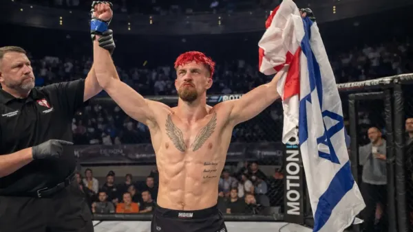 סתיו קורן מבאר שבע לאחר הזכייה בחגורת האליפות של Tuff-N-Uff בלאס וגאס