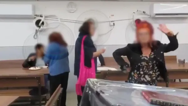 מקלט ציבורי בערד המשמש גם כבית כנסת שבו התרחשה התקרית בין תושבים לאברכים