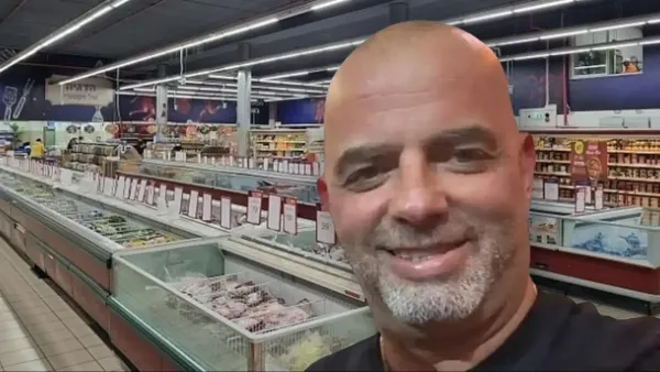 מדפי סופר עם מוצרי פסח במבצע ברשת ויקטורי, כולל שימורים, שמן, טחינה ומוצרי בסיס נוספים