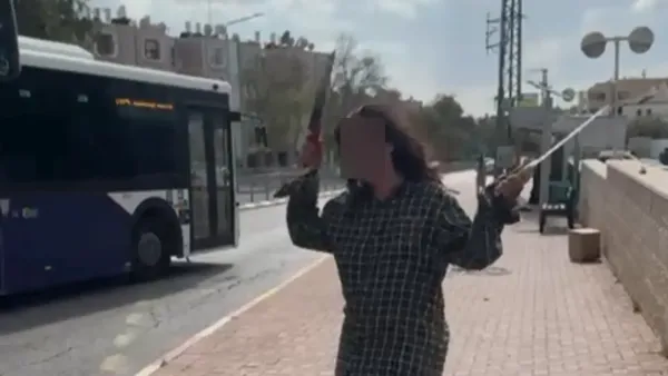 זירת האירוע סמוך לקניון אביה בבאר שבע לאחר ניסיון תקיפה עם סכינים