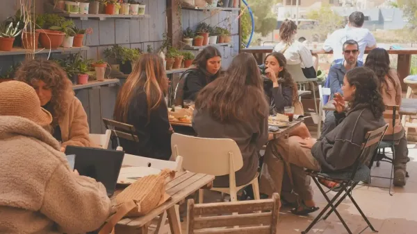 היישוב הבטוח בישראל: אפס אזעקות, פי 2 מבקרים מתושבים ותורי ענק בבתי הקפה