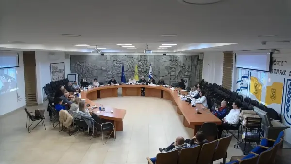 ישיבת מועצת עיר דימונה על רקע המשבר הפוליטי והפרישה של חברי מועצה מהקואליציה