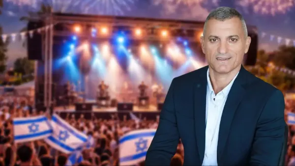 במה מוארת עם הופעה חיה לקהל גדול - המחשה לחגיגות יום העצמאות בעומר