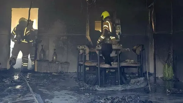 לוחמי אש פועלים לכיבוי שריפה במבנה בפזורה הבדואית סמוך לנאות חובב