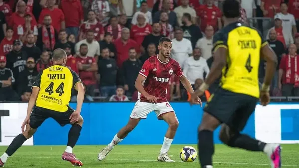 שחקני בית''ר ירושלים חוגגים שער שוויון דרמטי מול הפועל באר שבע בדקה ה-96 באצטדיון טוטו טרנר.