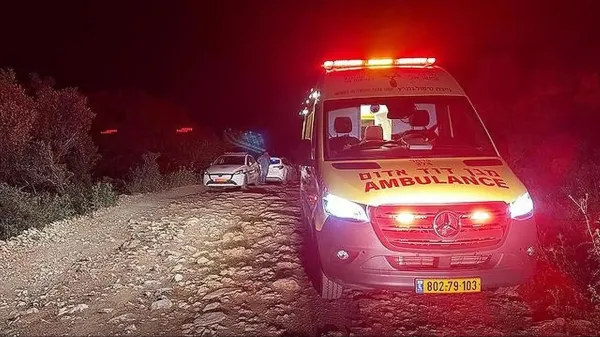 אמבולנס מד''א בתחנת רהט מפנה פצוע קשה לבית החולים סורוקה.