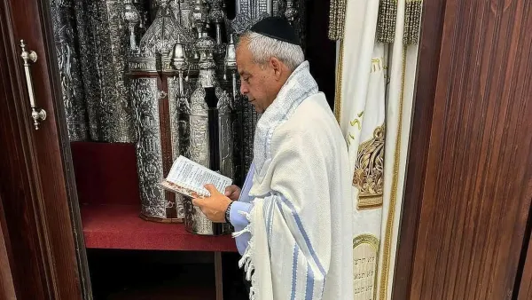 ראש עיריית דימונה בני ביטון על רקע סערת פתיחת בית מרקחת תורן בשבת