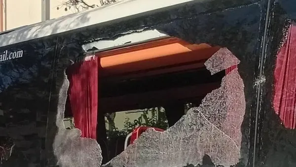 אוטובוס אוהדי הפועל באר שבע הותקף מחוץ לבלומפילד