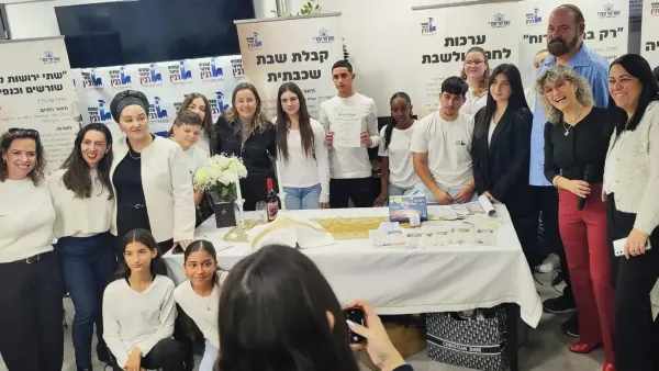 תלמידי קמפוס רבין בבאר שבע בטקס קבלת אות הוקרה ארצי ממשרד החינוך