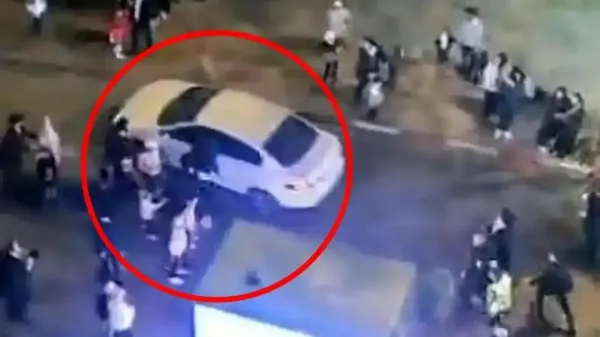 כוחות משטרה בזירת אירוע הדריסה במהלך תהלוכת ל"ג בעומר בבאר שבע.