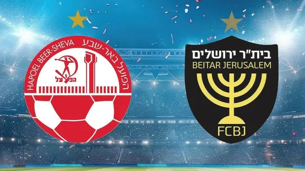 שחקני הפועל באר שבע ובית״ר ירושלים עולים לכר הדשא באצטדיון טדי לקראת משחק העונה