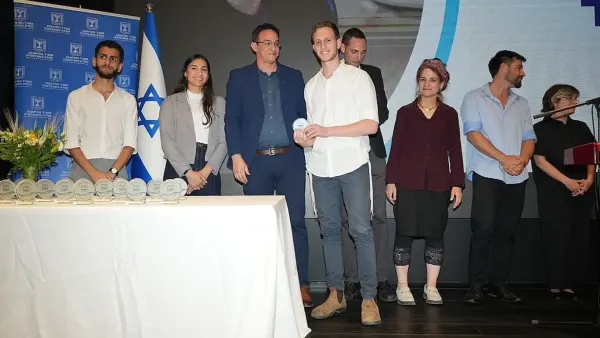 אביב בן יעקב מבאר שבע בטקס קבלת אות רמון למנהיגות ומצוינות חברתית