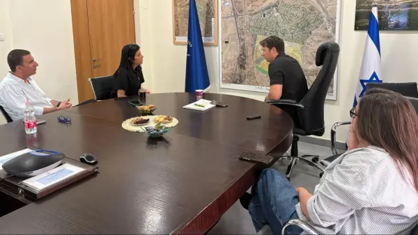 הדמיית בית החולים פרס נגב בבאר שבע לצד תוכניות להקמת שכונת רופאים בלהבים.