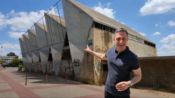 מבנה קולנוע אורות ההיסטורי בשכונה ג' בבאר שבע לקראת עבודות שיקום והפיכתו למתחם תרבות וקהילה.
