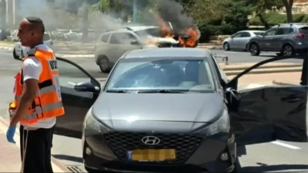 שתי פצועות בתאונה ברחוב מינץ בבאר שבע, רכב עולה באש