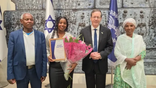 סלמלק מקונן, בוגרת אולפנת אמית אוריה באר שבע, בטקס מצטייני הנשיא לשירות הלאומי-אזרחי