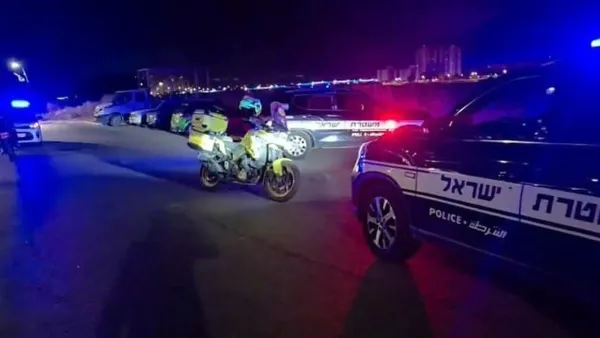 ניידת משטרה בזירת אירוע דקירה בבאר שבע בעקבות ויכוח בכביש