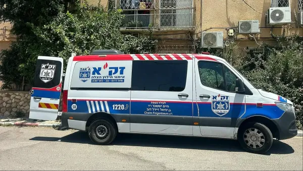 מתנדבי זק"א בזירת אירוע בבאר שבע שבה אותר גבר ללא רוח חיים מספר ימים לאחר מותו