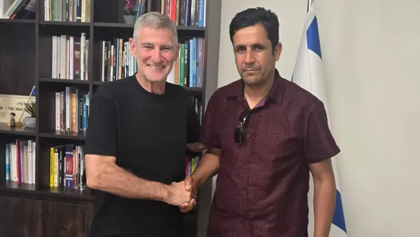 יאיר גולן נפגש עם נציגי הכפרים הלא מוכרים: 'משימת חיי היא לתקן את ההפקרה'