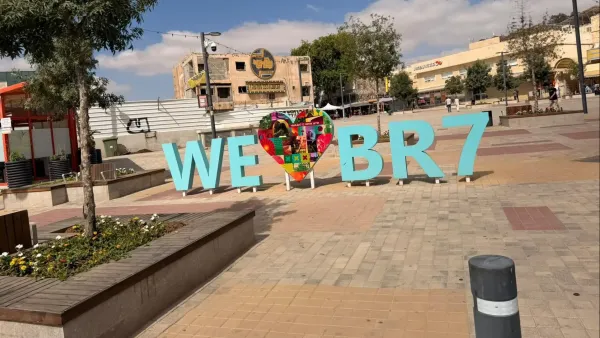 הדמיה של בנייה חדשה לצד מבנים היסטוריים משומרים בעיר העתיקה בבאר שבע