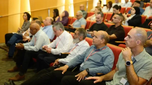 משתתפי כנס חירום באוניברסיטת בן גוריון בנושא הפשיעה והאלימות בנגב