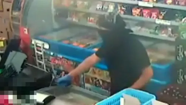 ניידת משטרה בזירת שוד בגלידריה בדימונה
