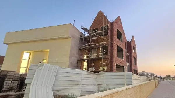 בניין בית חב''ד המרכזי באופקים המכונה ה-770 של אופקים בשלבי בנייה