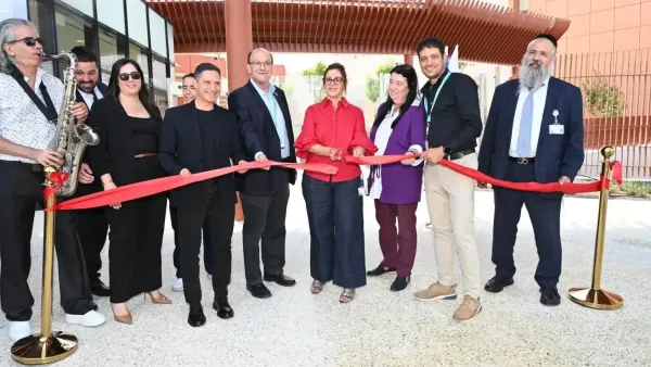 שער רגר החדש בכניסה למרכז הרפואי סורוקה בבאר שבע