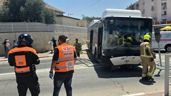 זירת תאונת אוטובוס ברחוב שאול המלך סמוך לקניון בבאר שבע