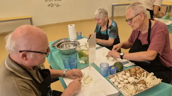 אזרחים ותיקים שבתיהם נפגעו בשכונה ט׳ משתתפים בפרויקט חוסן  ושיקום ראשון מסוגו