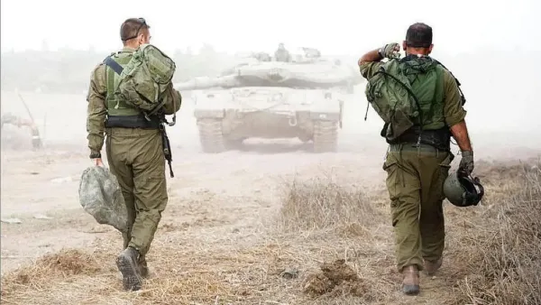 משרת מילואים חוזר לביתו ובני משפחתו נראים ברקע על רקע נתוני גירושים וזוגיות