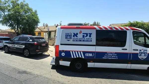 Волонтёры ЗАКА рядом с домом женщины на улице Эфраим Лузон в Беэр-Шеве