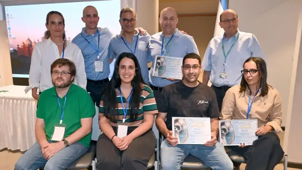 פרופ׳ שלומי קודש ופרופ׳ ניר קידר בטקס השקת מעבדת הבינה המלאכותית לרפואת עיניים