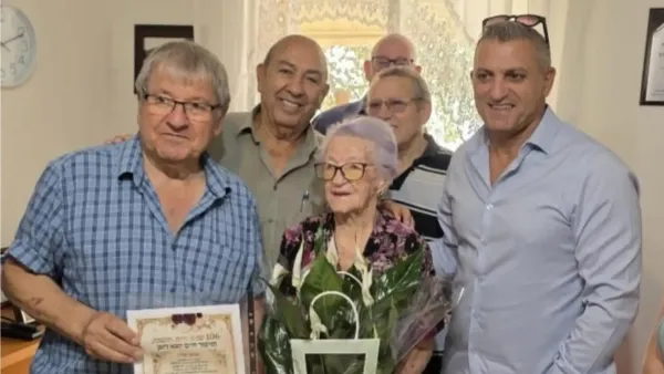 'מאושרת בארץ שלנו, והכי משמח שהחיילים באים הביתה': חסיה מעומר חוגגת 106