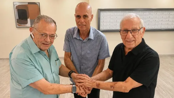 יוסי רייך בטקס חילופי יו'ר ועד הדיירים במשען באר שבע