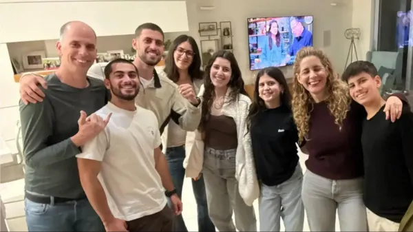 חיילים בודדים ומשפחות מאמצות במפגש משותף של גרעין צבר ו-ICL בבאר שבע