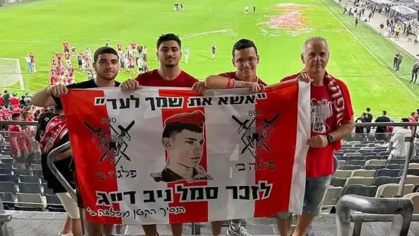 שחקני הפועל באר שבע ואוהדי הקבוצה לקראת משחק הגומלין מול סבאח בבאקו