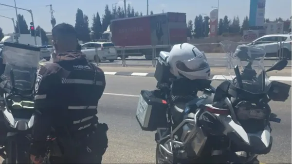 עברייני תנועה בנתיבות: 143 דוחות ביום, מהם 96 על שימוש בטלפון בנהיגה