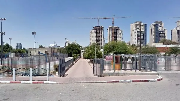 מחנך הותקף באגרופים מול תלמידיו: הלימודים במקיף א׳ ייפתחו באיחור