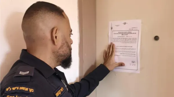 צו סגירה מנהלי שהודבק על דירה בבאר שבע החשודה בשימוש למשחקים אסורים