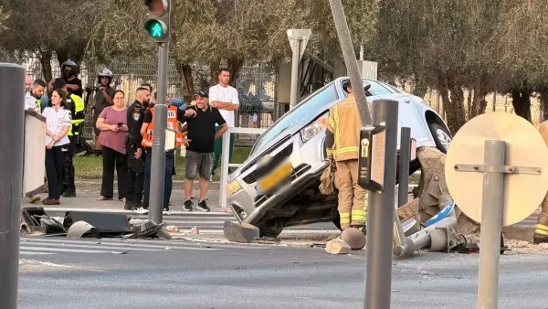 תאונה קשה בבאר שבע: רכב סטה והתנגש ברמזור בצומת אלעזר-אצ''ל