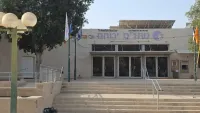 מרכז קהילתי ירוחם - כניסה למבנה המרכז התרבותי ביישוב