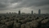 שמיים אפורים מעל אזור הנגב עם ענני גשם מתקרבים, המסמנים את המערכת החורפית הקרובה.
