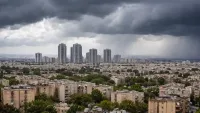 עננים כבדים מעל באר שבע לקראת מערכת גשם חורפית והתחזקות מזג האוויר