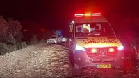 אמבולנס מד''א בתחנת רהט מפנה פצוע קשה לבית החולים סורוקה.