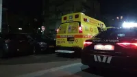 ניידות משטרת ישראל ואמבולנס מד"א בזירת ירי ברהט בשעות הערב