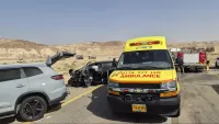 כוחות הצלה ומשטרה בזירת תאונת דרכים קטלנית בכביש 90 בדרום.