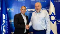 אחיו של שורד השבי נכנס לפוליטיקה: שרון שרעבי מצטרף לישראל ביתנו